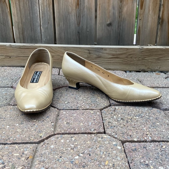 Stuart Weitzman women cream studded heel pumps. Size 8. Good used condition. - Picture 7 of 9